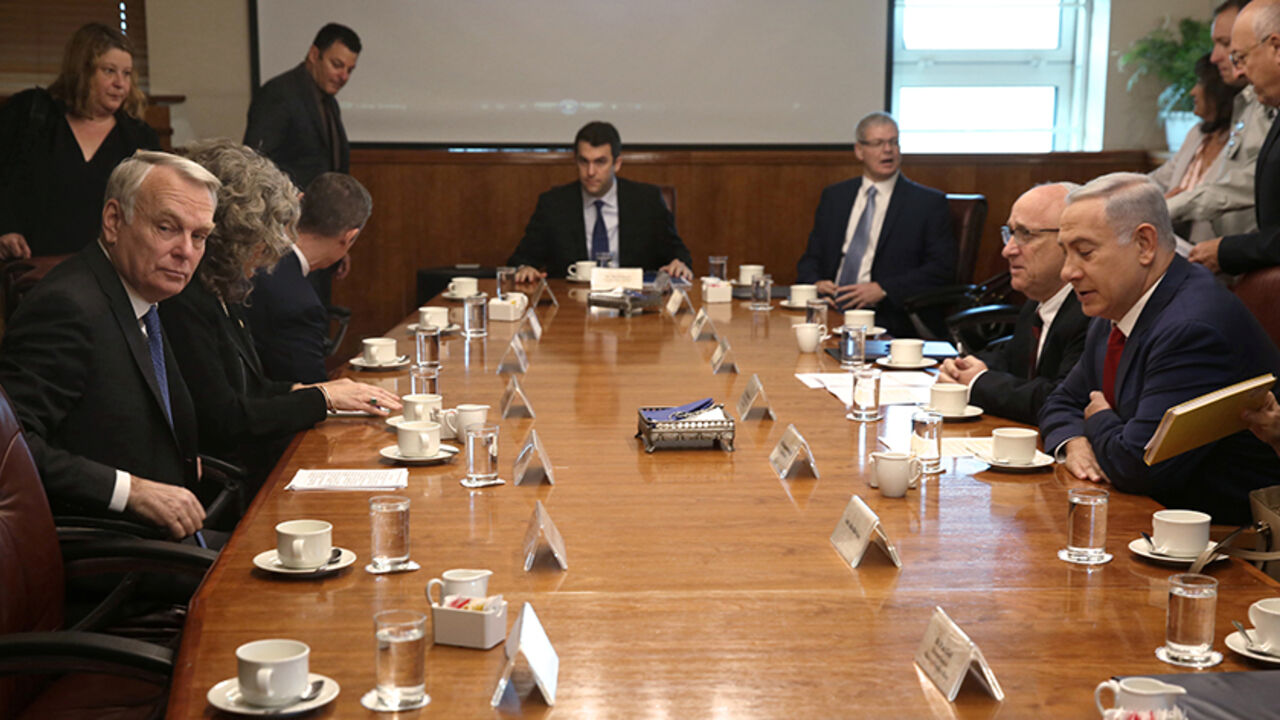 Israeli Prime Minister Benjamin Netanyahu (R) and French Foreign Minister Jean-Marc Ayrault (L) arrive for a meeting on May 15, 2016 during a meeting at the Prime Minister's office in Jerusalem. Ayrault met Netanyahu before meeting Palestinian president Mahmud Abbas ahead of a French-sponsored Middle East peace process summit in Paris on May 30. Israel has rejected the initiative, the Palestinians support it and the United States has been cold. REUTERS/ MENAHEM KAHANA/Pool - RTSECIO