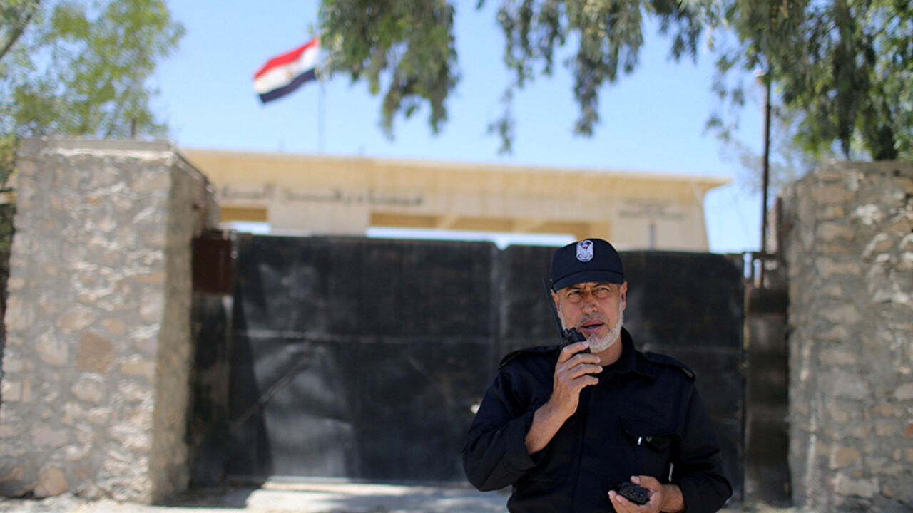 A member of the Palestinian security forces loyal to Hamas speaks on a walkie-talkie at Rafah border crossing between Egypt and southern Gaza Strip May 19, 2016. REUTERS/Ibraheem Abu Mustafa   - RTSEZZG