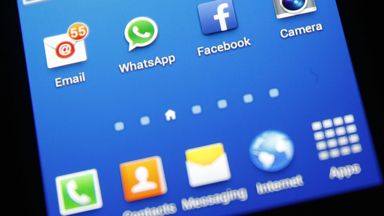 Whatsapp and Facebook icons are seen on a Samsung Galaxy S4 phone in the central Bosnian town of Zenica, February 20, 2014. Facebook Inc will buy fast-growing mobile-messaging startup WhatsApp for $19 billion in cash and stock in a landmark deal that places the world's largest social network closer to the heart of mobile communications and may bring younger users into the fold. REUTERS/Dado Ruvic (BOSNIA AND HERZEGOVINA - Tags: BUSINESS) - RTX196EE