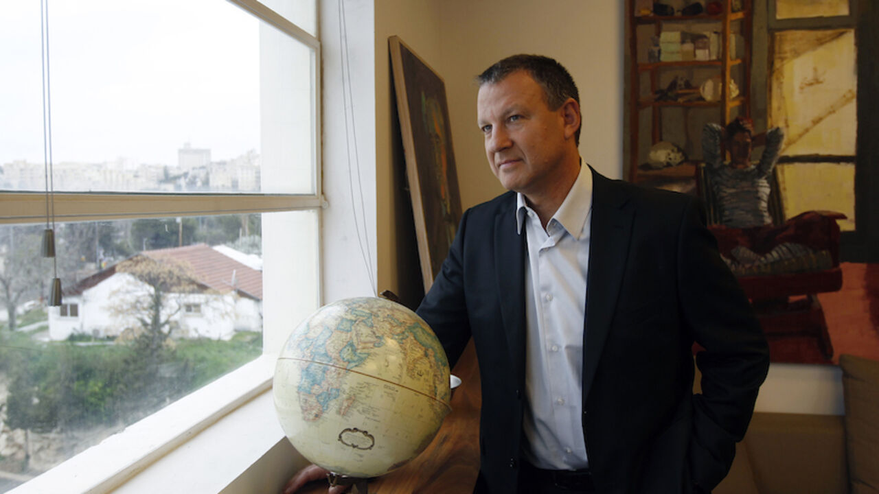 Founder and managing partner of Jerusalem Venture Partners (JVP) Erel Margalit poses for a photo during an interview with Reuters in Jerusalem January 30, 2012. Headquartered in Jerusalem, JVP, a venture capital firm focused on digital media technologies, has over $900 million under management and is invested in 30 companies. Picture taken January 30, 2012. To match Interview JERUSALEMVENTURE/       REUTERS/Ronen Zvulun (JERUSALEM - Tags: BUSINESS SCIENCE TECHNOLOGY ENTERTAINMENT) - RTR2XHQ9