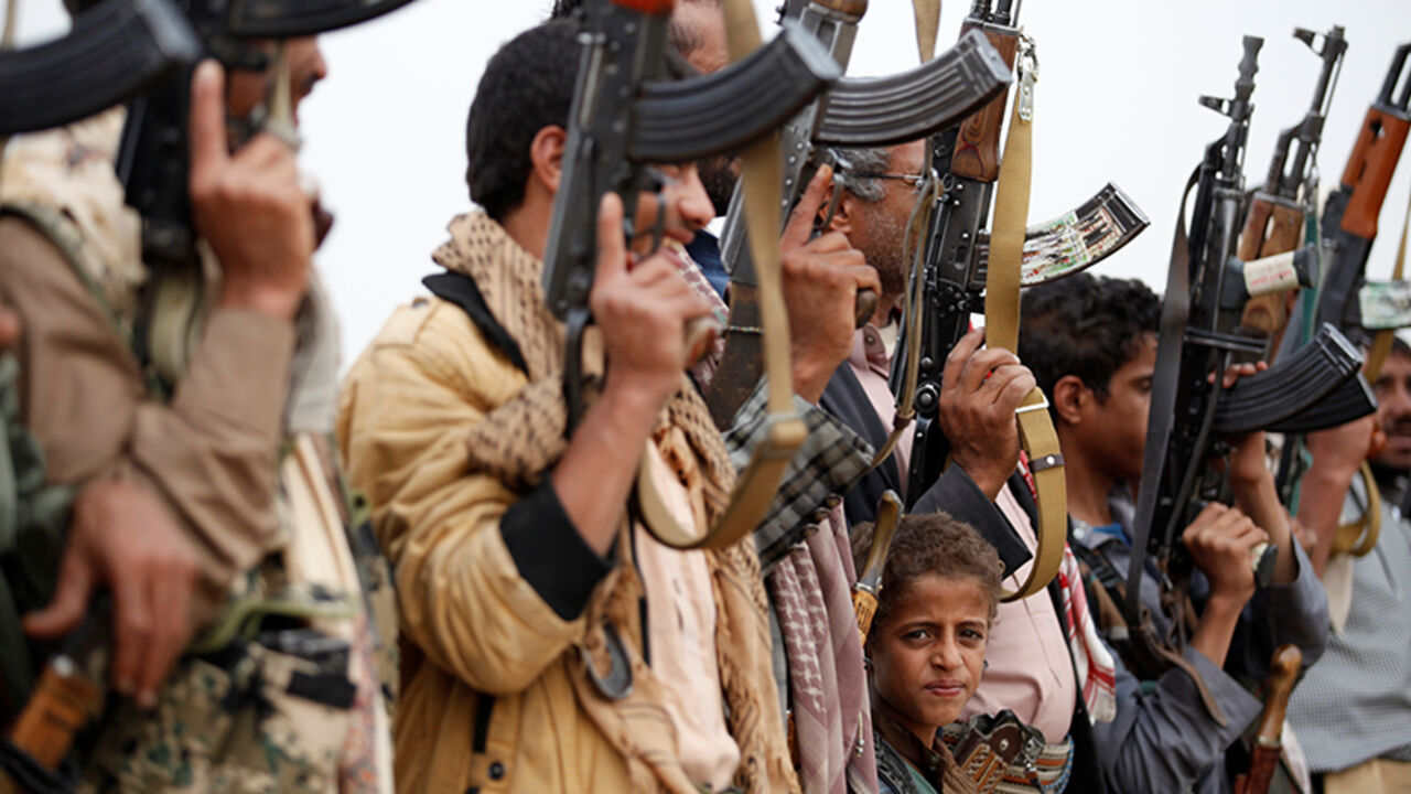 A boy looks as he attends a gathering held by tribesmen loyal to the Houthi movement to show support to a political council formed by the movement and the General People's Congress party to unilaterally rule Yemen by both groups in Sanaa, August 14, 2016. REUTERS/Khaled Abdullah - RTX2KP2M