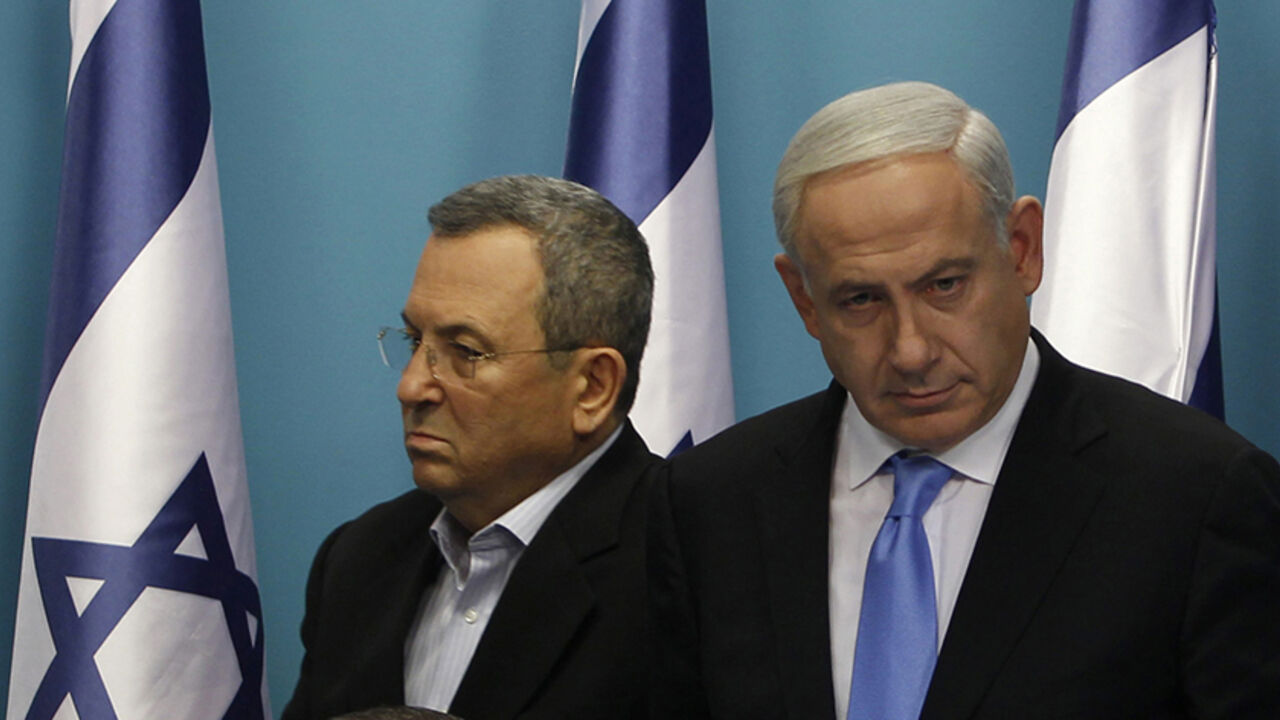 Israel's Prime Minister Benjamin Netanyahu (R) takes a seat next to Foreign Minister Avigdor Lieberman (bottom) as Defence Minister Ehud Barak walks to deliver a statement in Jerusalem November 21, 2012. Netanyahu hinted on Wednesday that if an Egyptian-brokered truce with Islamist militants in Gaza did not work Israel would consider "more severe military action" against the Palestinian territory. REUTERS/Baz Ratner (JERUSALEM - Tags: POLITICS CONFLICT) - RTR3APHV