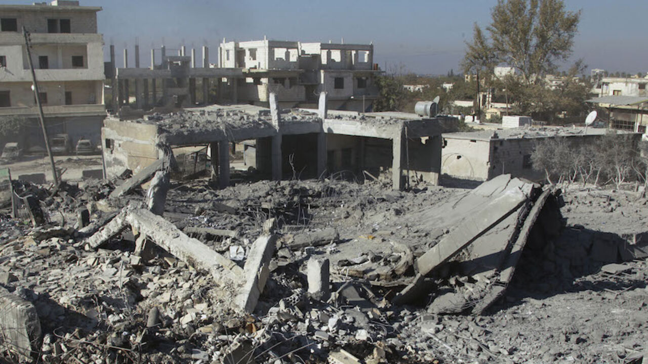 A view shows collapsed buildings after what activists said was a U.S.-led air strike on Harem city in Idlib countryside November 7, 2014. REUTERS/Ammar Abdullah (SYRIA - Tags: POLITICS CIVIL UNREST CONFLICT) - RTR4DB3M