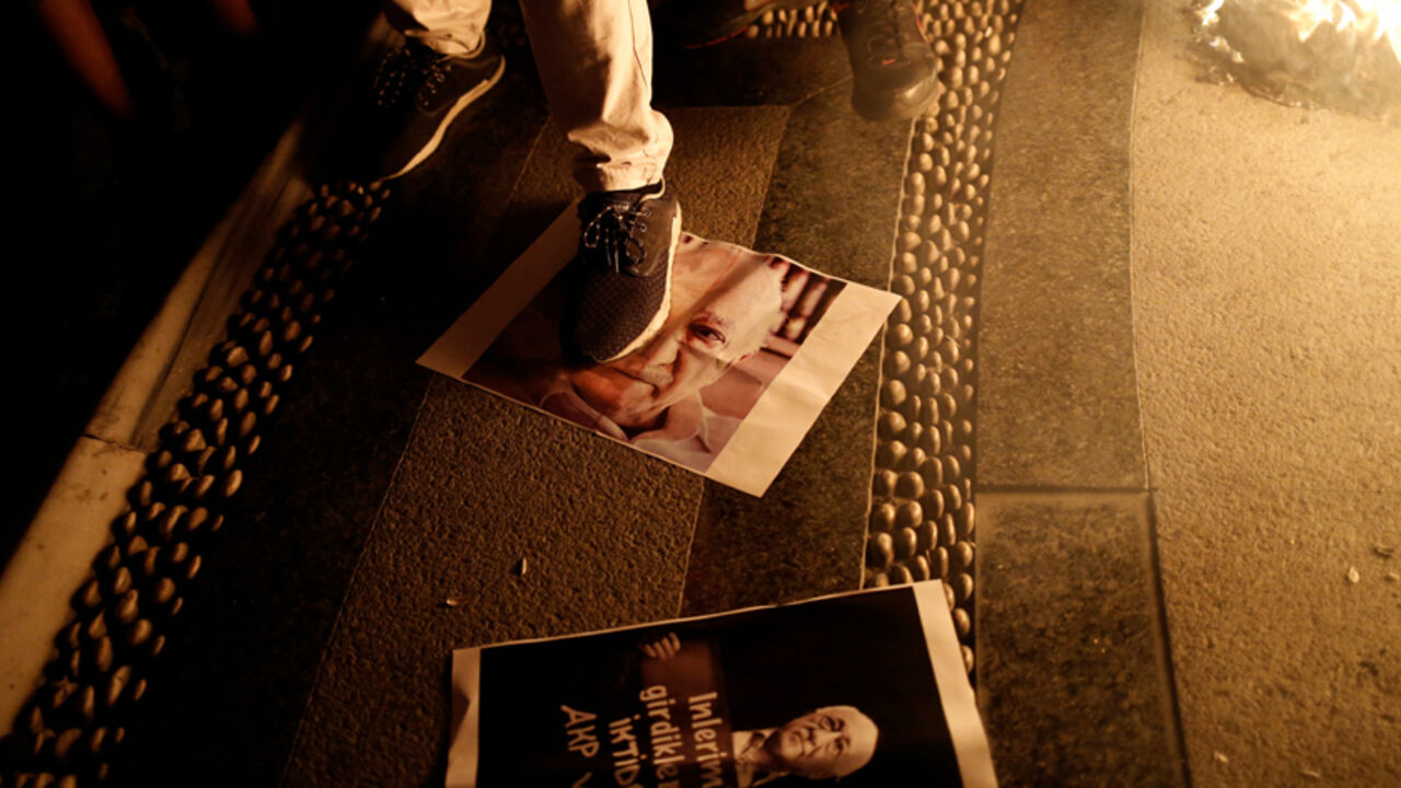 A supporter of Turkish President Tayyip Erdogan steps on a photo of U.S.-based cleric Fethullah Gulen during a pro-government demonstration on Taksim Square in Istanbul, Turkey, July 18, 2016. REUTERS/Alkis Konstantinidis - RTSILD2