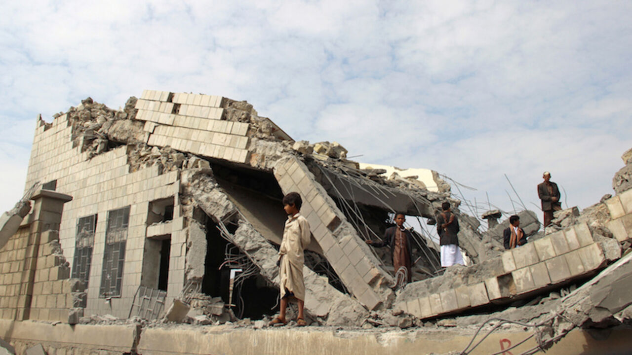 People stand on the rubble of a school destroyed by a Saudi-led air strike in an outskirt of the northwestern city of Saada, Yemen September 14, 2016. REUTERS/Naif Rahma - RTSNNEQ