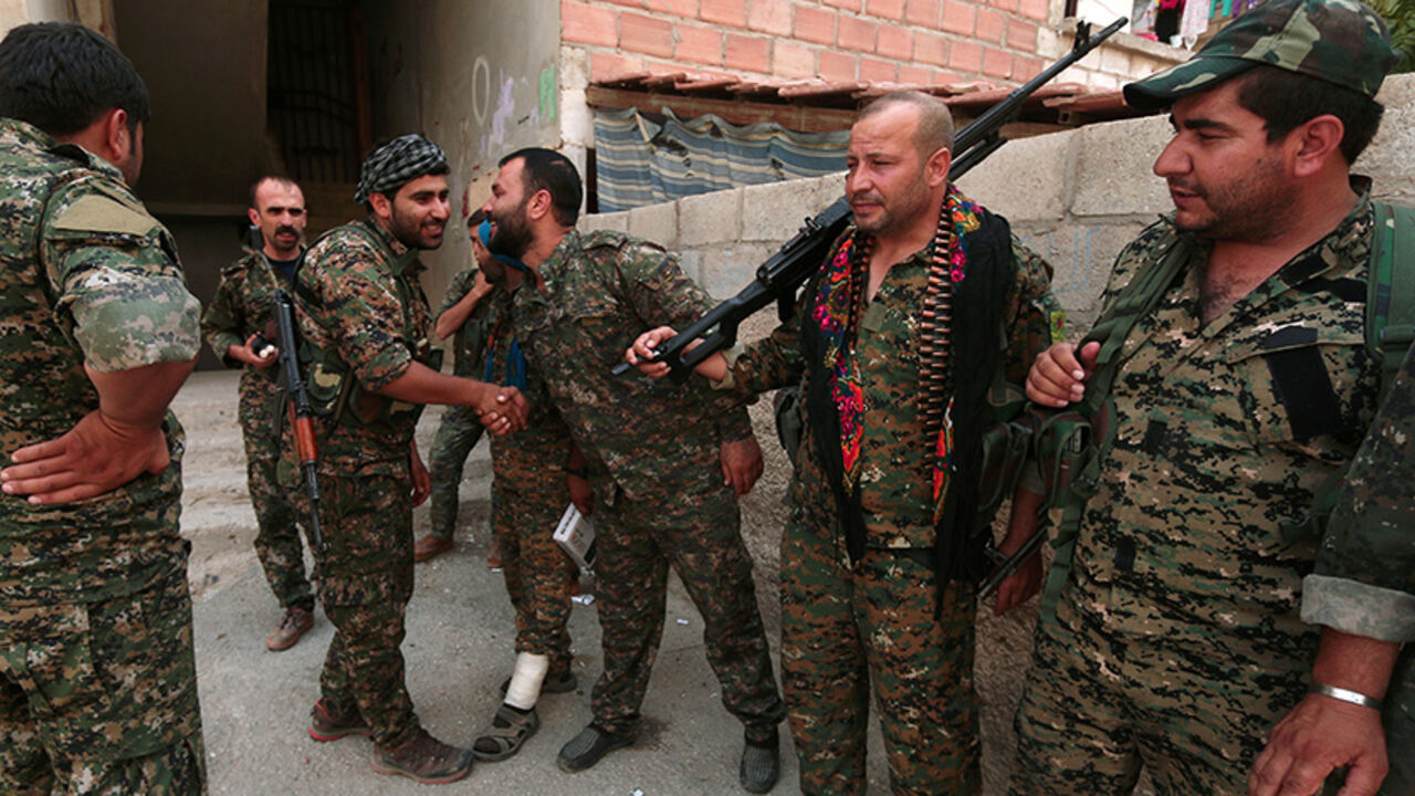Kurdish fighters from the People's Protection Units (YPG) greet each other in the northeastern city of Hasaka, Syria, August 21, 2016. REUTERS/Rodi Said - RTX2MENR