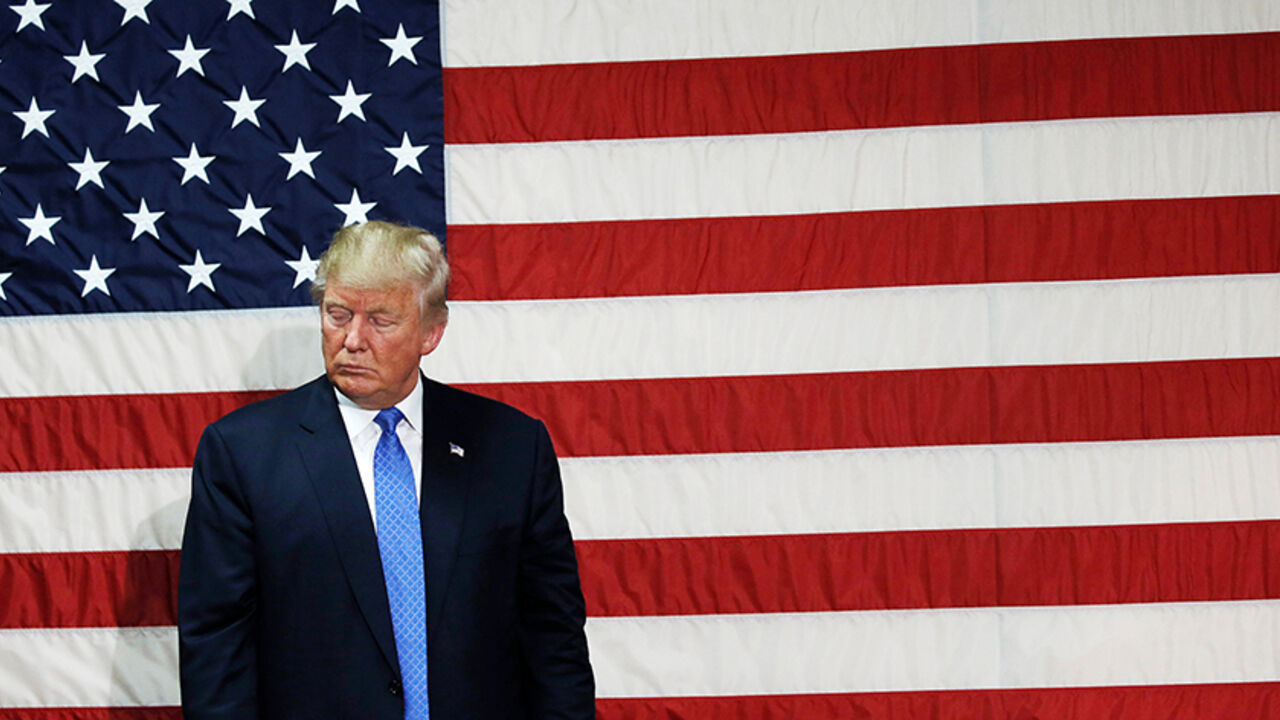 Republican presidential nominee Donald Trump pauses as he speaks at a campaign town hall event in Sandown, New Hampshire, U.S., October 6, 2016.  REUTERS/Mike Segar - RTSR4I8