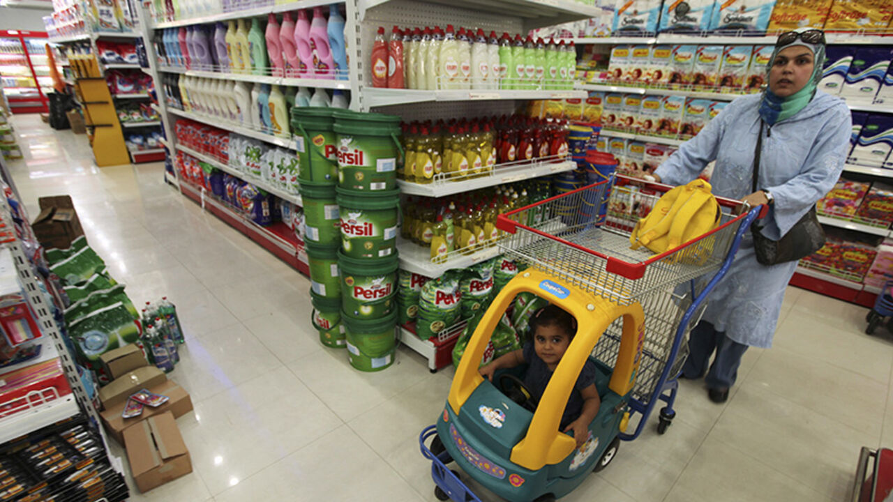 A Palestinian woman and her daughter shop at Metromarket supermarket in Gaza City September 5, 2011. Amidst the poverty and deprivation of the Gaza Strip, a few small signs of prosperity have started to emerge, giving violence-weary locals a taste of comfort that is taken for granted in much the rest of the world. Picture taken September 5, 2011. To match Feature PALESTINIANS-GAZA/LUXURY REUTERS/Mohammed Salem (GAZA - Tags: SOCIETY BUSINESS) - RTR2QXBF