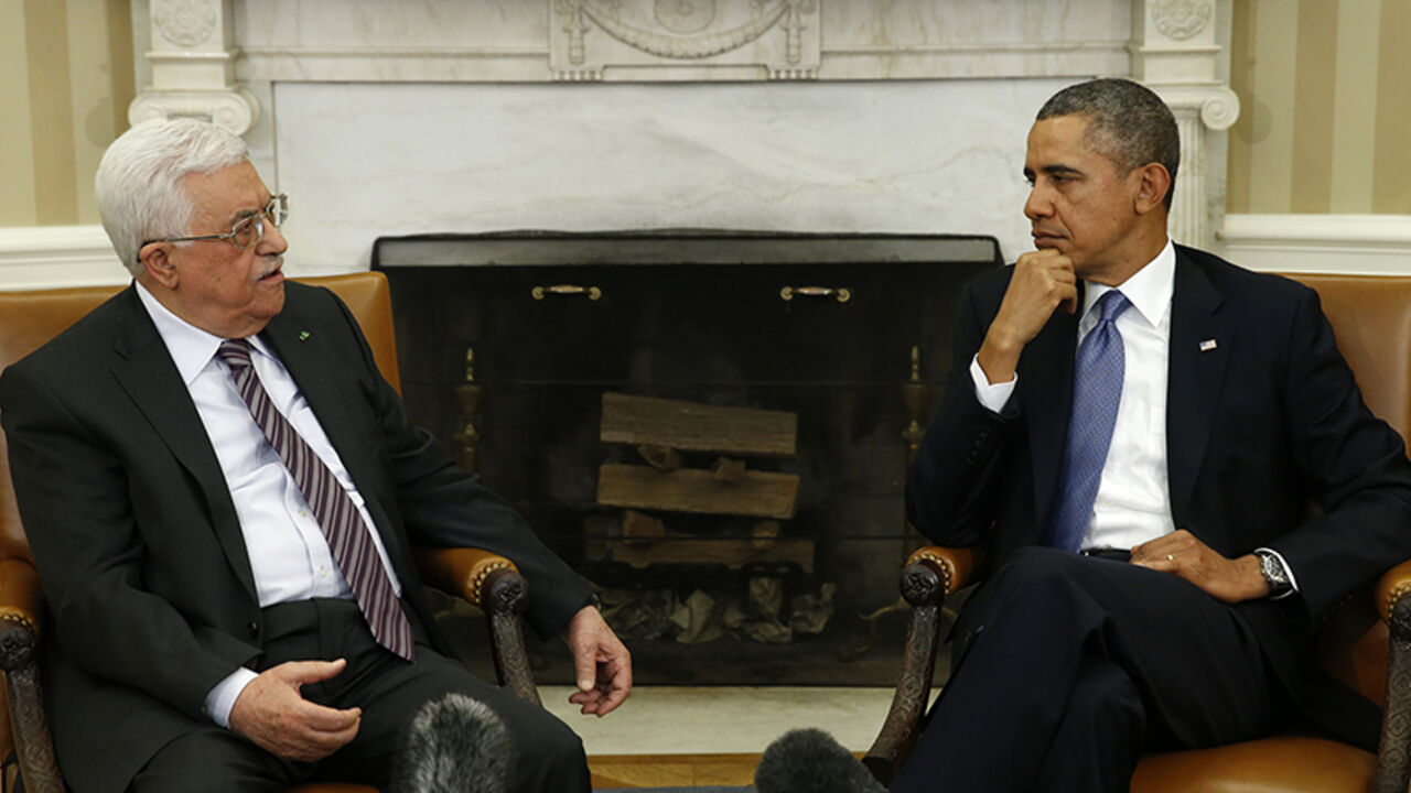 U.S. President Barack Obama meets with Palestinian Authority President Mahmoud Abbas (L) at the White House in Washington March 17,  2014. President Barack Obama on Monday urged Palestinian President Mahmoud Abbas to make tough decisions and take risks for peace with Israel, saying he hoped to see progress in U.S.-brokered negotiations in coming weeks.
 REUTERS/Kevin Lamarque  (UNITED STATES - Tags: POLITICS) - RTR3HG6Q