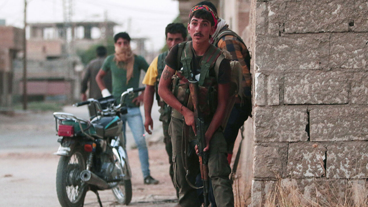 Kurdish fighters from the People's Protection Units (YPG) carry their weapons as they take positions in the northeastern city of Hasaka, Syria, August 20, 2016. Picture taken August 20, 2016. REUTERS/Rodi Said     TPX IMAGES OF THE DAY      - RTX2MEE9