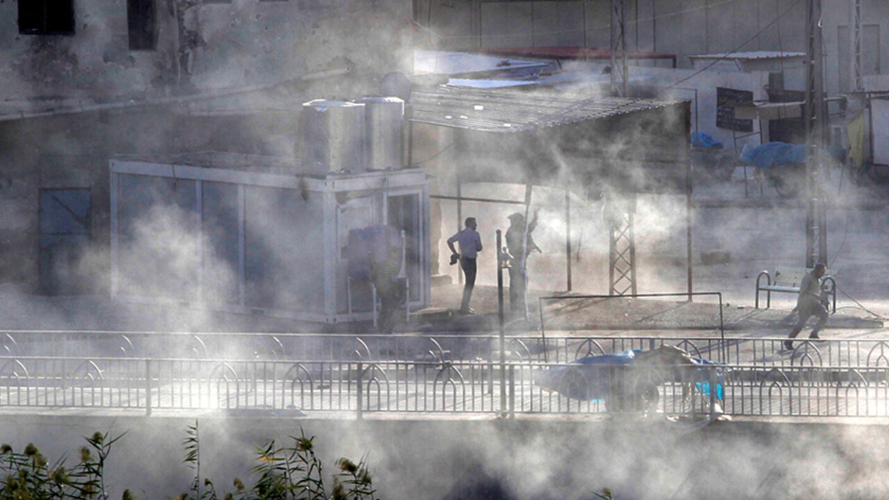 Smoke rises as Kurdish forces take up position at a site of an attack by Islamic State militants in Kirkuk, Iraq, October 21, 2016. REUTERS/Ako Rasheed - RTX2PVTF