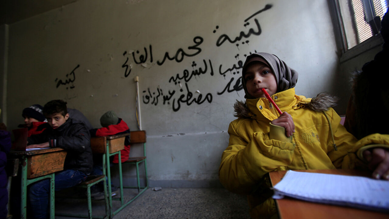 Children attend a classroom in Aleppo, Syria January 30, 2017. REUTERS/Ali Hashisho - RTX2YVTG