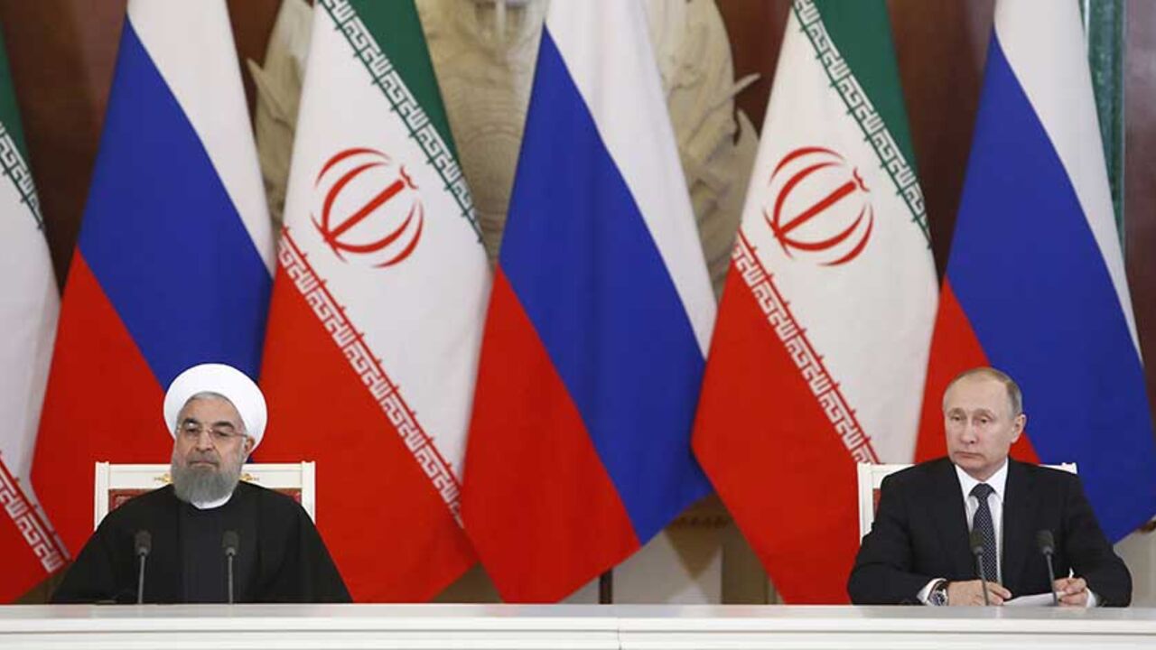 Russian President Vladimir Putin and Iranian President Hassan Rouhani attend a signing ceremony following their meeting at the Kremlin in Moscow, Russia March 28, 2017. REUTERS/Sergei Karpukhin - RTX332TJ