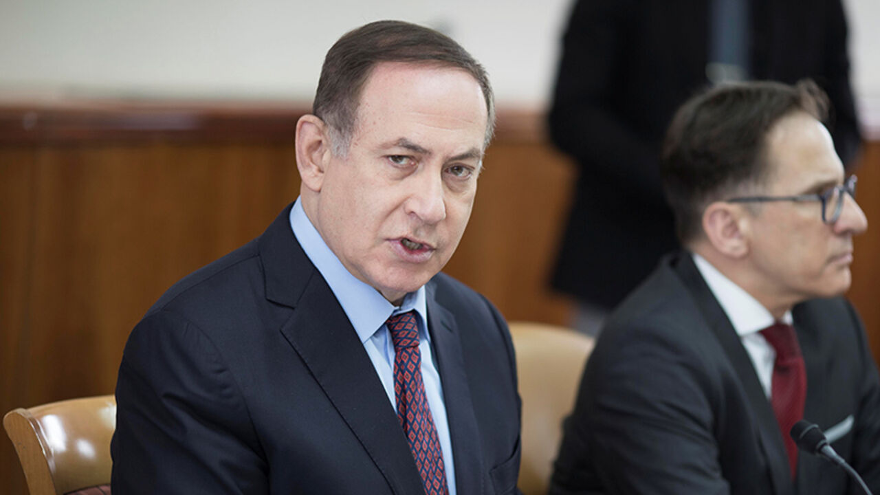 Israeli Prime Minister Benjamin Netanyahu attends the weekly cabinet meeting in Jerusalem April 9, 2017. REUTERS/Abir Sultan/Pool - RTX34S0C