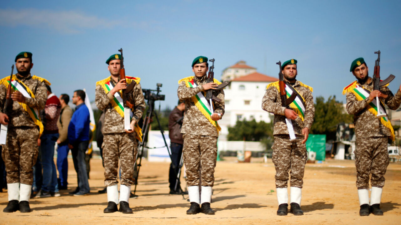 Members of Palestinian National Security Forces loyal to Hamas take part in a military graduation ceremony, in Gaza City January 22, 2017. REUTERS/Suhaib Salem - RTSWSKS