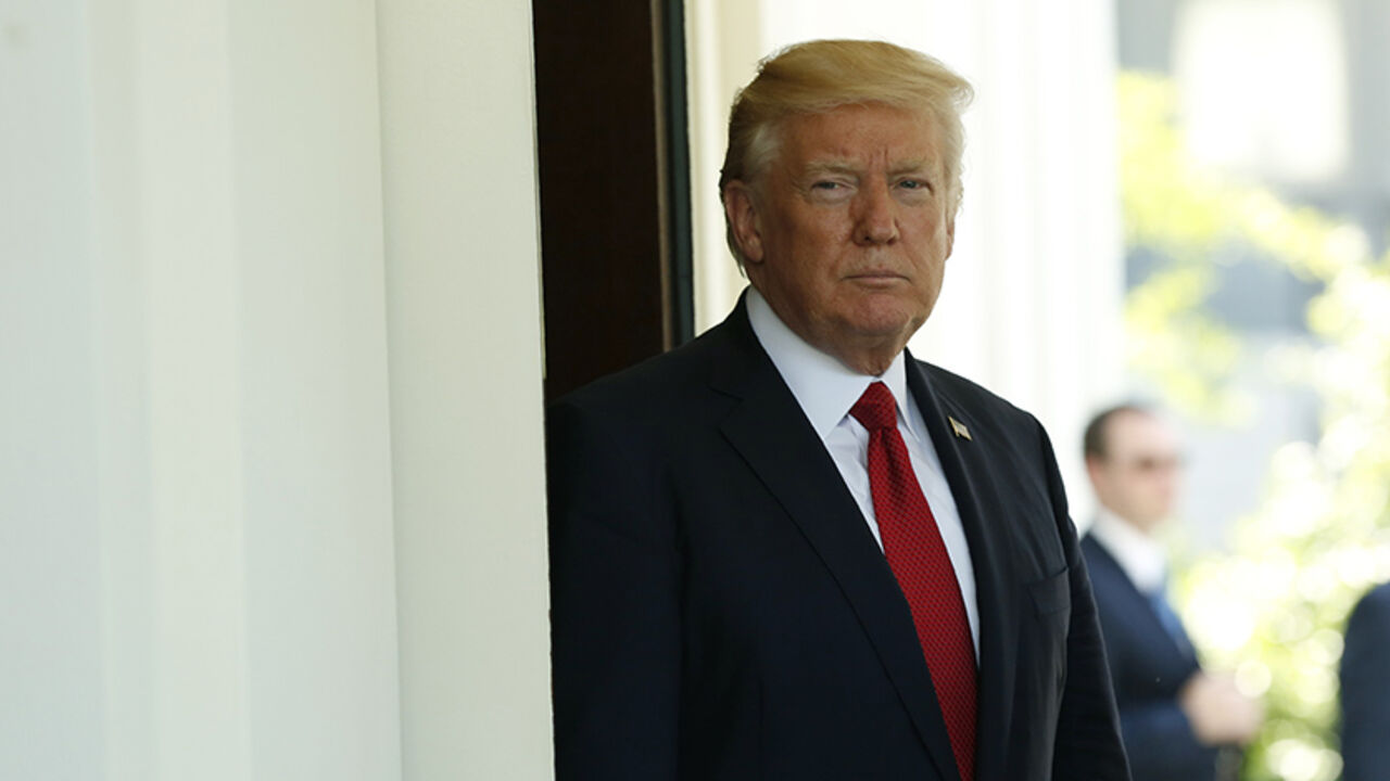 U.S. President Donald Trump waits to greet Colombia's President Juan Manuel Santos in the White House in Washington, DC, U.S., May 18, 2017. REUTERS/Yuri Gripas - RTX36HA1