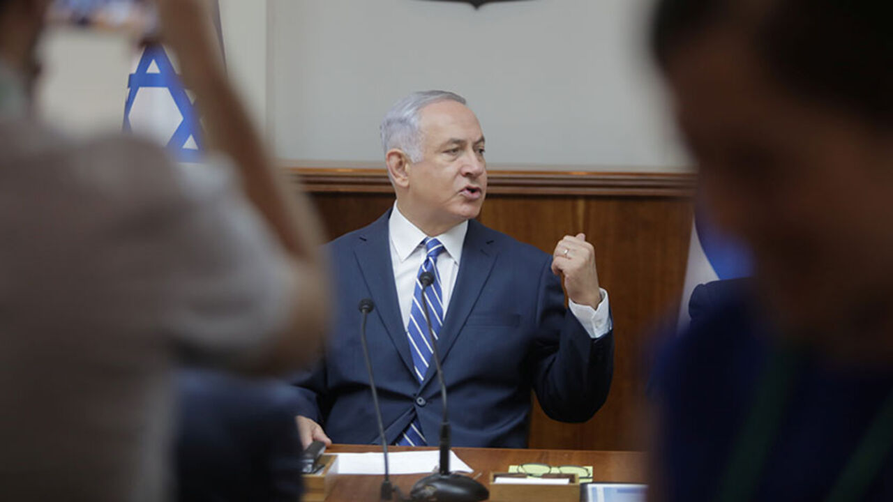 Israeli Prime Minister Benjamin Netanyahu speaks during a cabinet meeting in Jerusalem, August 13, 2017. REUTERS/Dan Balilty/Pool - RTS1BLBB