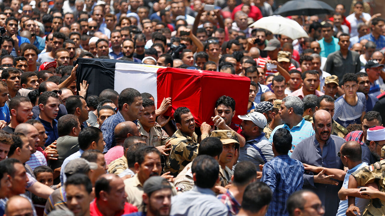 Egyptian relatives and friends carry the coffin of the officer Khaled al-Maghrabi, who was killed during a suicide bomb attack on an army checkpoint in Sinai, during his funeral in his hometown Toukh, Al Qalyubia Governorate, north of Cairo, Egypt 8 July, 2017. REUTERS/Mohamed Abd El Ghany - RTX3AMDS