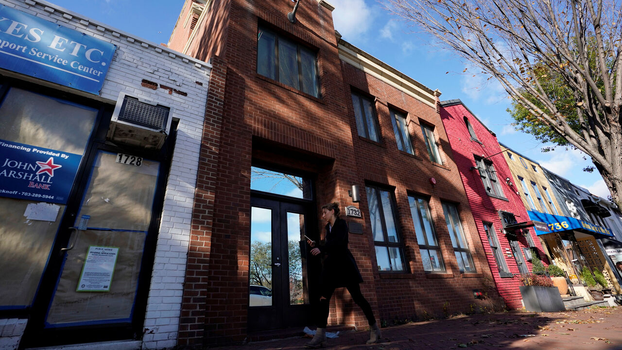 A woman walks past the Palestine Liberation Organization office in Washington, U.S., November 19, 2017. U.S. State Department official said that under legislation passed by Congress, Secretary of State Rex Tillerson could not renew a certification that expired this month for the PLO office. REUTERS/Yuri Gripas - RC1862073780