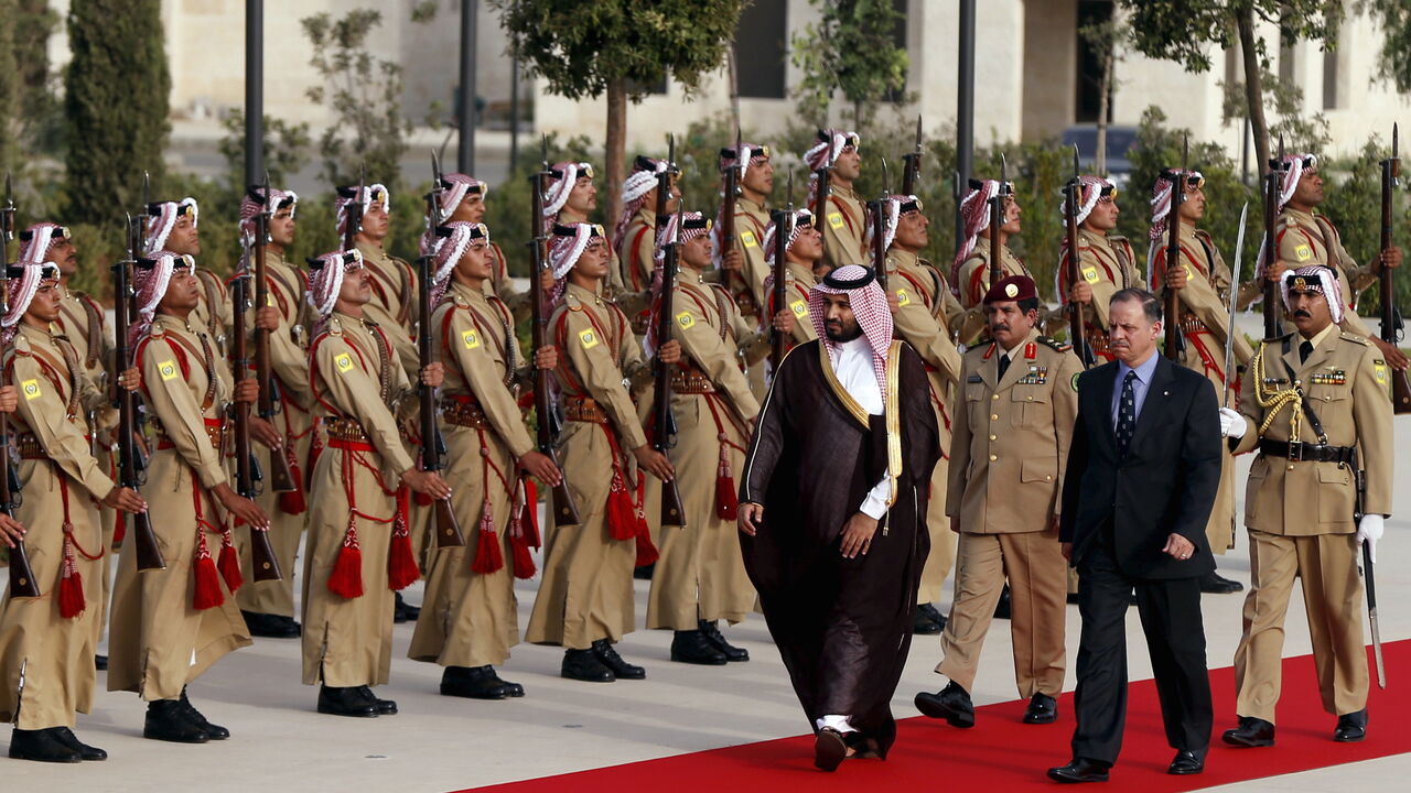 Jordan's Prince Faisal bin Al-Hussein (2nd R) and Saudi Arabia's Deputy Crown Prince Mohammed bin Salman (4th R), review Bedouin honour guards upon their arrival to meet Jordan's King Abdullah at the Royal Palace in Amman, Jordan, August 4, 2015. REUTERS/Muhammad Hamed - GF20000013418