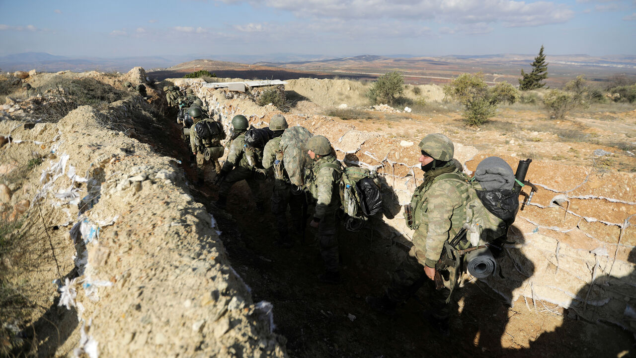 Turkish forces are seen on Mount Barsaya in northeast of Afrin, Syria January 28, 2018.REUTERS/ Khalil Ashawi - RC1E13D8A6D0