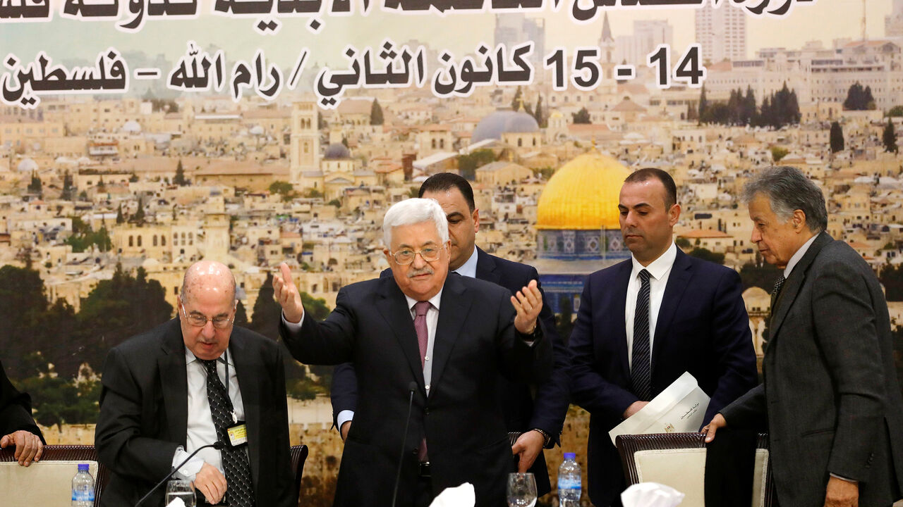 Palestinian President Mahmoud Abbas arrives to attend the meeting of the Palestinian Central Council in the West Bank city of Ramallah January 14, 2018. REUTERS/Mohamad Torokman - RC1616E526F0
