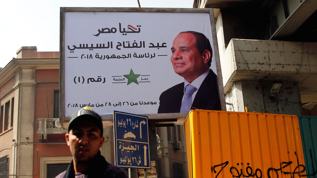 People walk by a poster of Egypt's President Abdel Fattah al-Sisi for the upcoming presidential election, in Cairo, Egypt March 1, 2018. REUTERS/Amr Abdallah Dalsh - RC1803270830