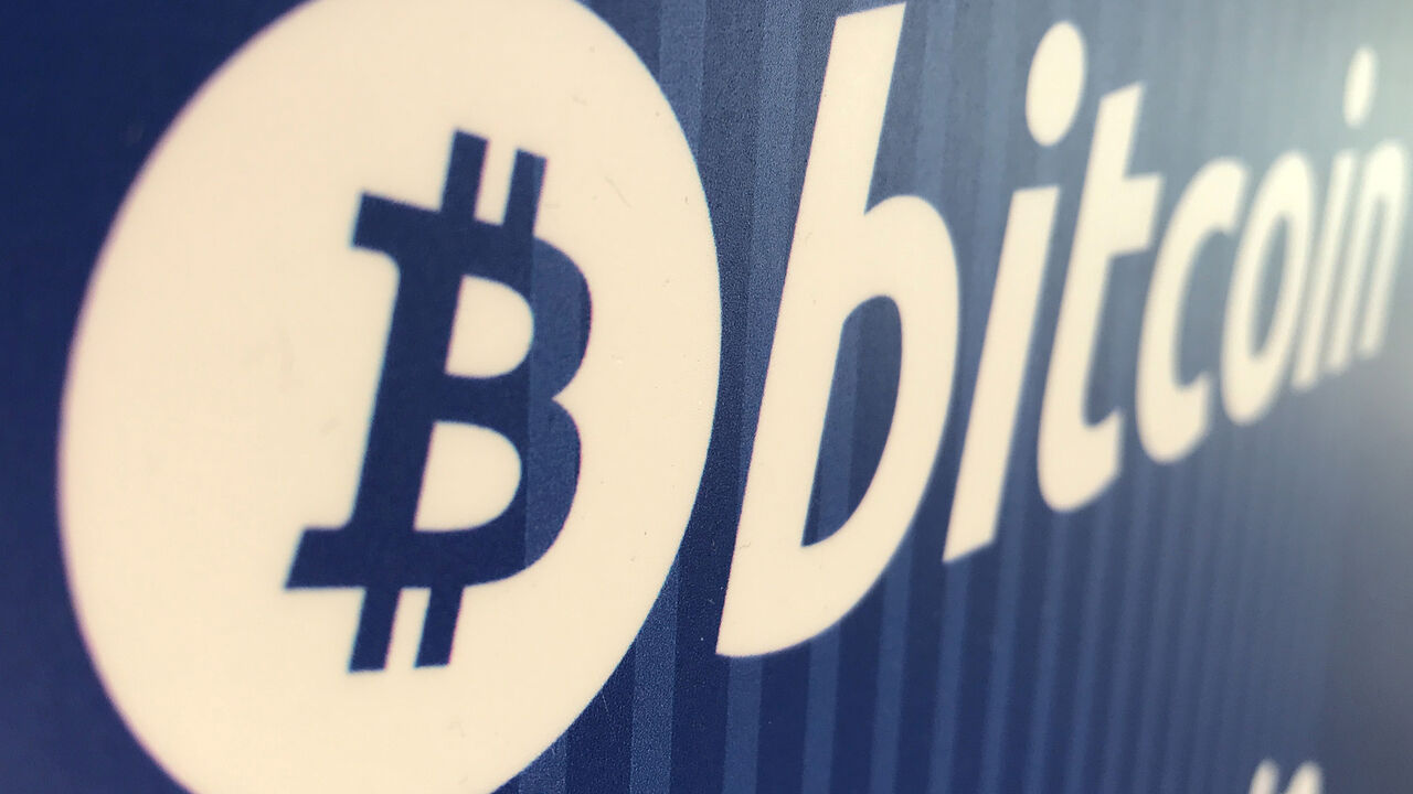 A Bitcoin logo is seen on a cryptocurrency ATM in Santa Monica, California, U.S., January 4, 2018. REUTERS/Lucy Nicholson - RC1757DEA310