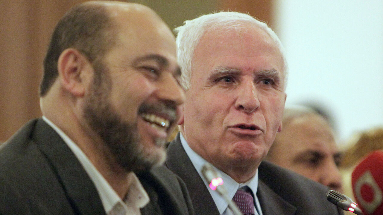 Azzam al-Ahmad (L), head of the Fatah group, and Mousa Abu Marzook, a senior member of Hamas, speak after a news conference in Cairo April 27, 2011. Palestinian President Mahmoud Abbas's Fatah group has inked a deal with bitter rival Hamas to end their long-running feud and form an interim government ahead of elections this year, officials said on Wednesday.    REUTERS/Asmaa Waguih (EGYPT - Tags: POLITICS) - GM1E74S0BG401
