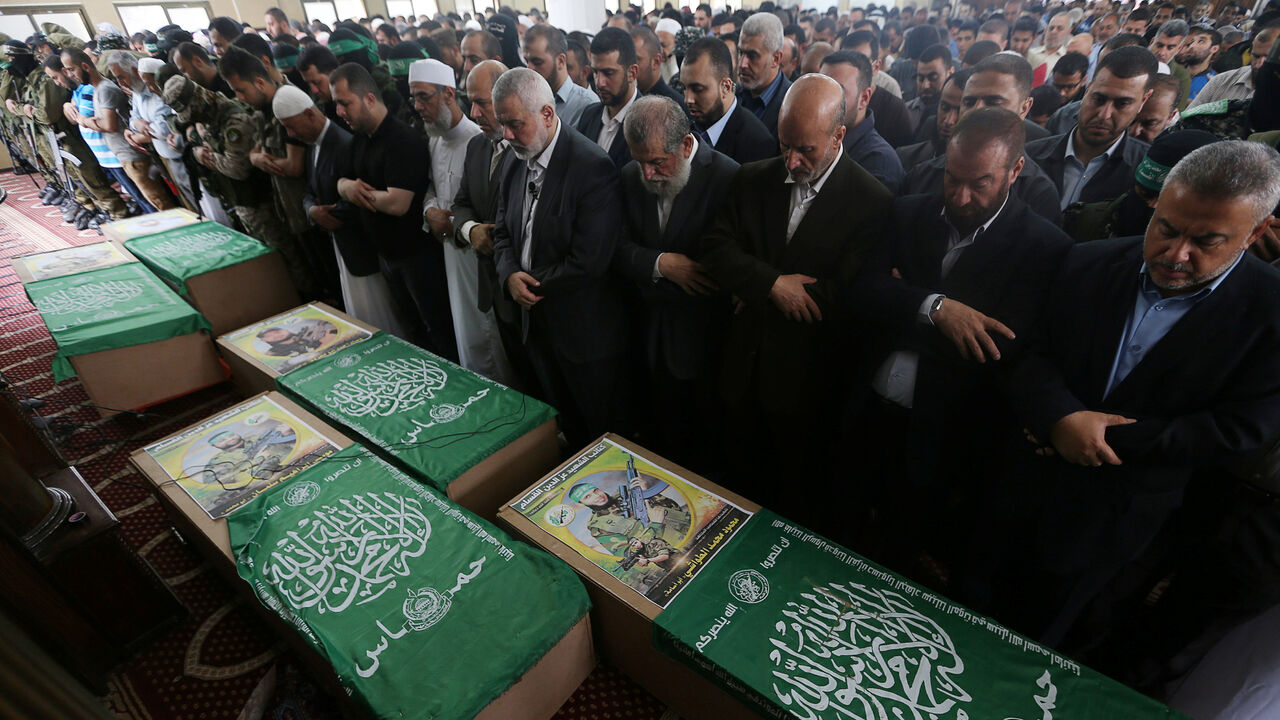 Palestinians pray next to bodies of Hamas militants who were killed in an explosion, during their funeral in the central Gaza Strip May 6, 2018.  REUTERS/Ibraheem Abu Mustafa - RC15F9273300