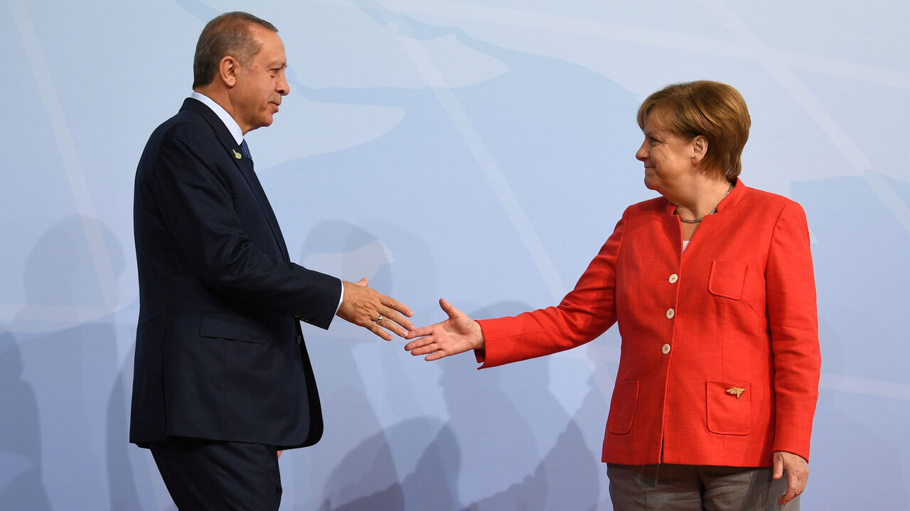 German Chancellor Angela Merkel greets Turkey's President Recep Tayyip Erdogan at the beginning of the G20 summit in Hamburg, Germany, July 7, 2017. REUTERS/Bernd Von Jutrczenka/POOL - RC16778A3FD0