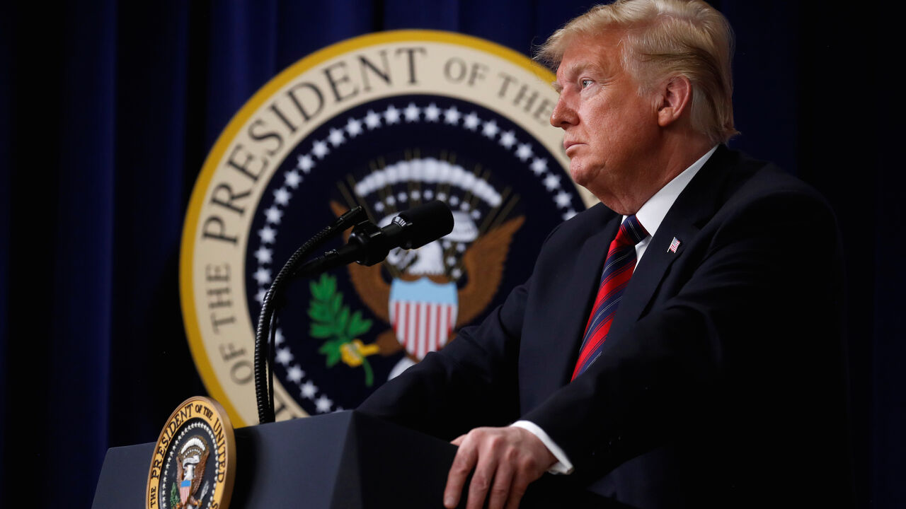 U.S. President Donald Trump gives remarks during the White House State Leadership Day Conference for local officials of Alaska, Hawaii and California at the White House in Washington, U.S., October 23, 2018. REUTERS/Leah Millis - RC1C2D3E9E00
