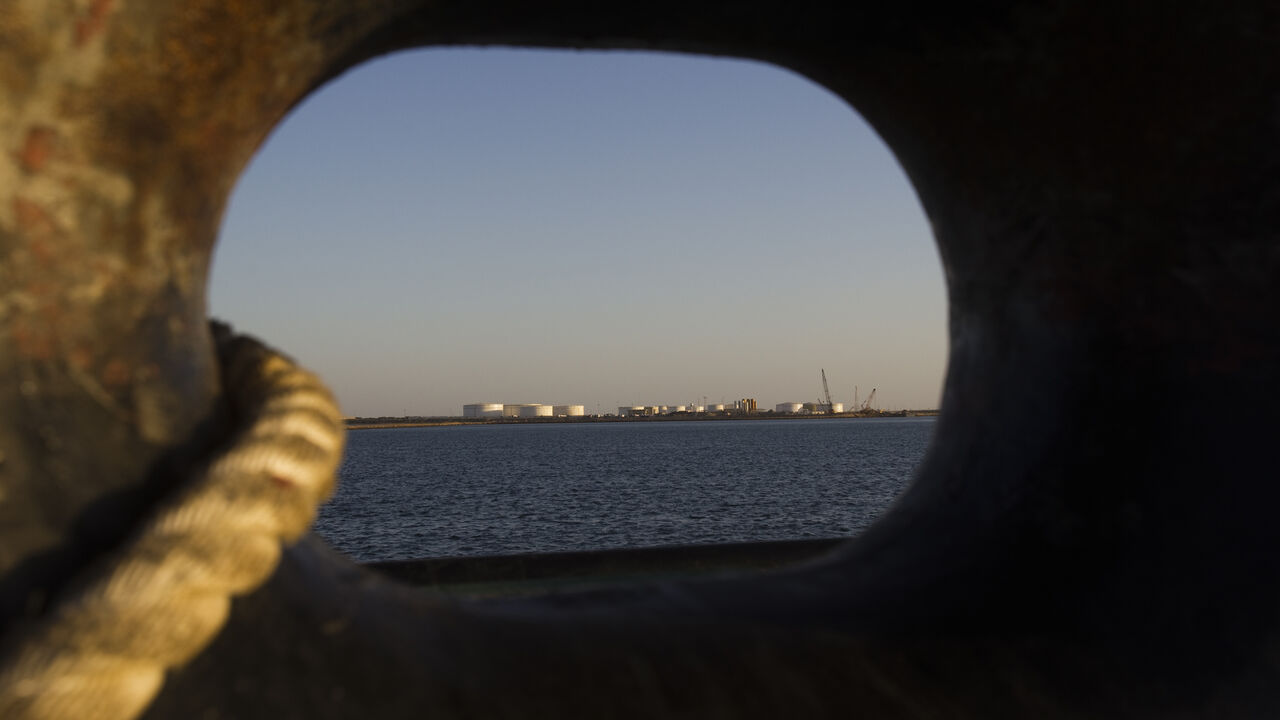 EDITORS' NOTE: Reuters and other foreign media are subject to Iranian restrictions on leaving the office to report, film or take pictures in Tehran.

A general view of an oil dock is seen from a ship at the port of Kalantari in the city of Chabahar, 300km (186 miles) east of the Strait of Hormuz January 17, 2012. REUTERS/Raheb Homavandi  (IRAN - Tags: SOCIETY) - GM1E81I0EX501