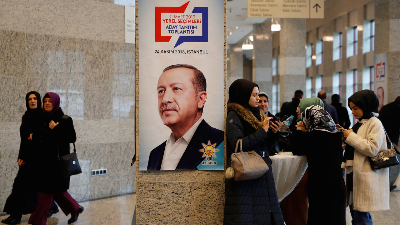 Supporters of Turkish President Tayyip Erdogan are seen at the Halic Congress Center during a meeting of ruling AK Party  to announce candidates for the local elections in March 2019, in Istanbul, Turkey November 24, 2018. REUTERS/Murad Sezer - RC1270839FD0