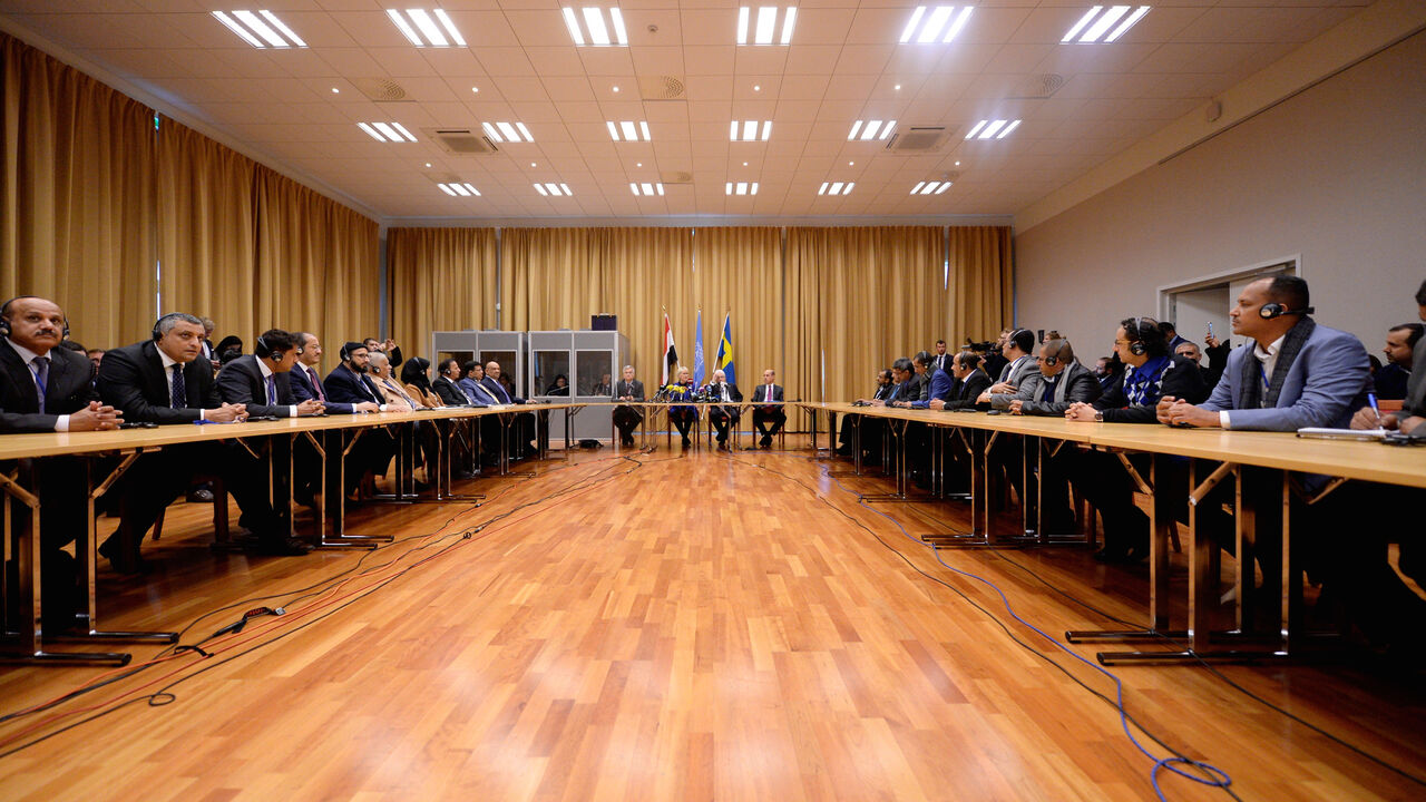 Swedish Foreign minister Margot Wallstrom,  U.N. envoy to Yemen Martin Griffiths and delegates attend the opening press conference on U.N.-sponsored peace talks for Yemen at Johannesberg castle, in Rimbo, Sweden December 6, 2018. Stina Stjernkvist /TT News Agency/via REUTERS      ATTENTION EDITORS - THIS IMAGE WAS PROVIDED BY A THIRD PARTY. SWEDEN OUT. NO COMMERCIAL OR EDITORIAL SALES IN SWEDEN. - RC1E49050030