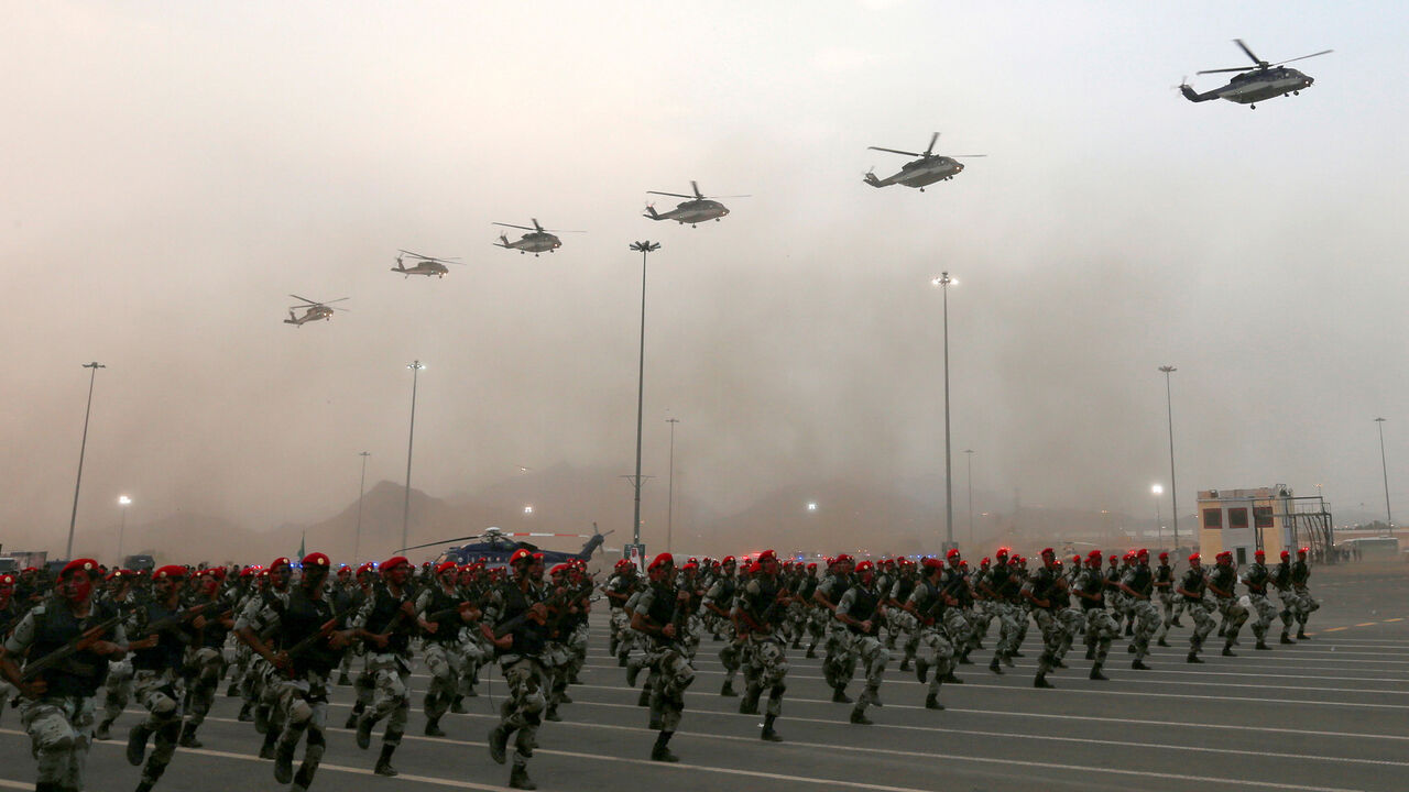Members of Saudi security forces take part in a military parade in preparation for the annual Haj pilgrimage in the holy city of Mecca September 5, 2016.  REUTERS/Ahmed Jadallah   - S1AETZPDJXAA