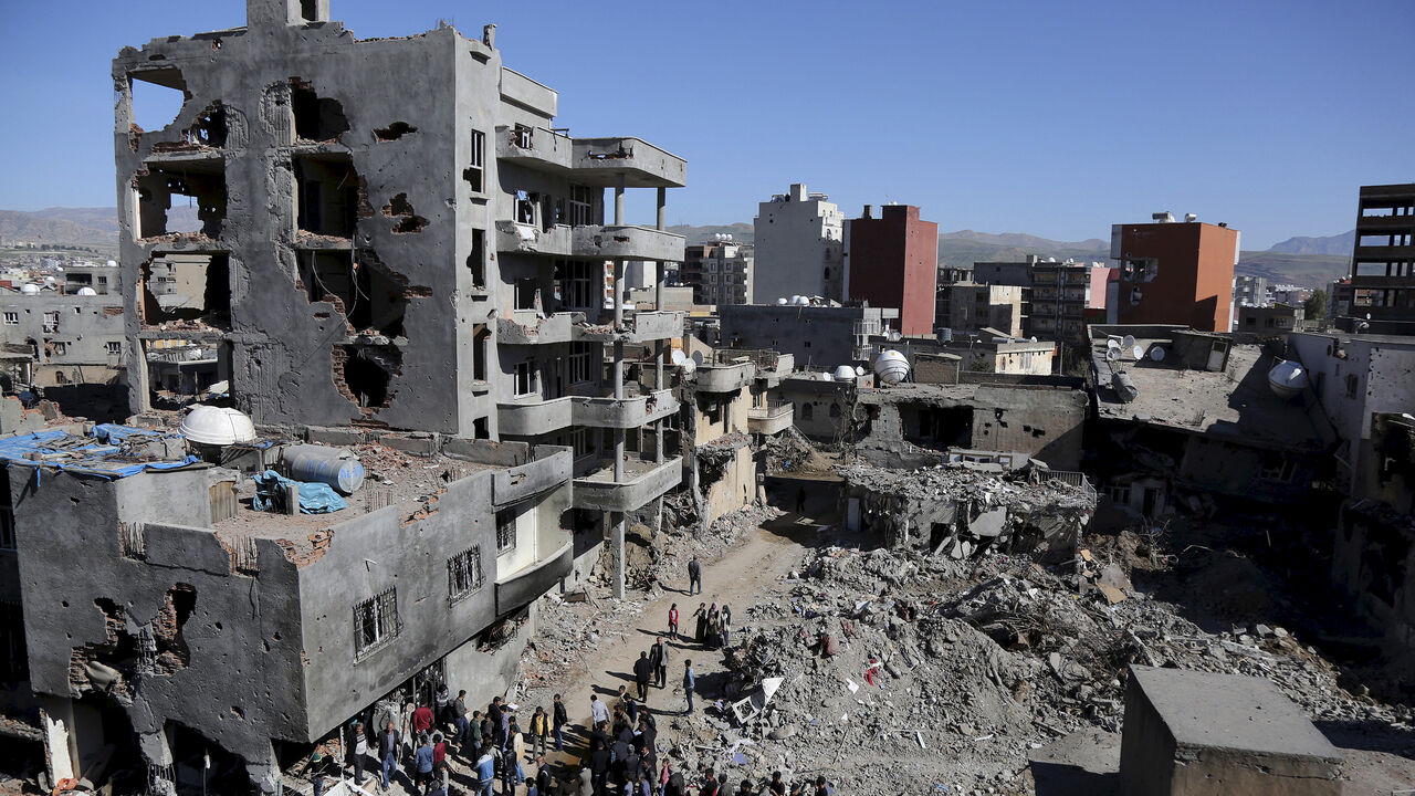 Buildings, which were damaged during the security operations and clashes between Turkish security forces and Kurdish militants, are seen in the southeastern town of Cizre in Sirnak province, Turkey March 2, 2016. REUTERS/Sertac Kayar - GF10000330919