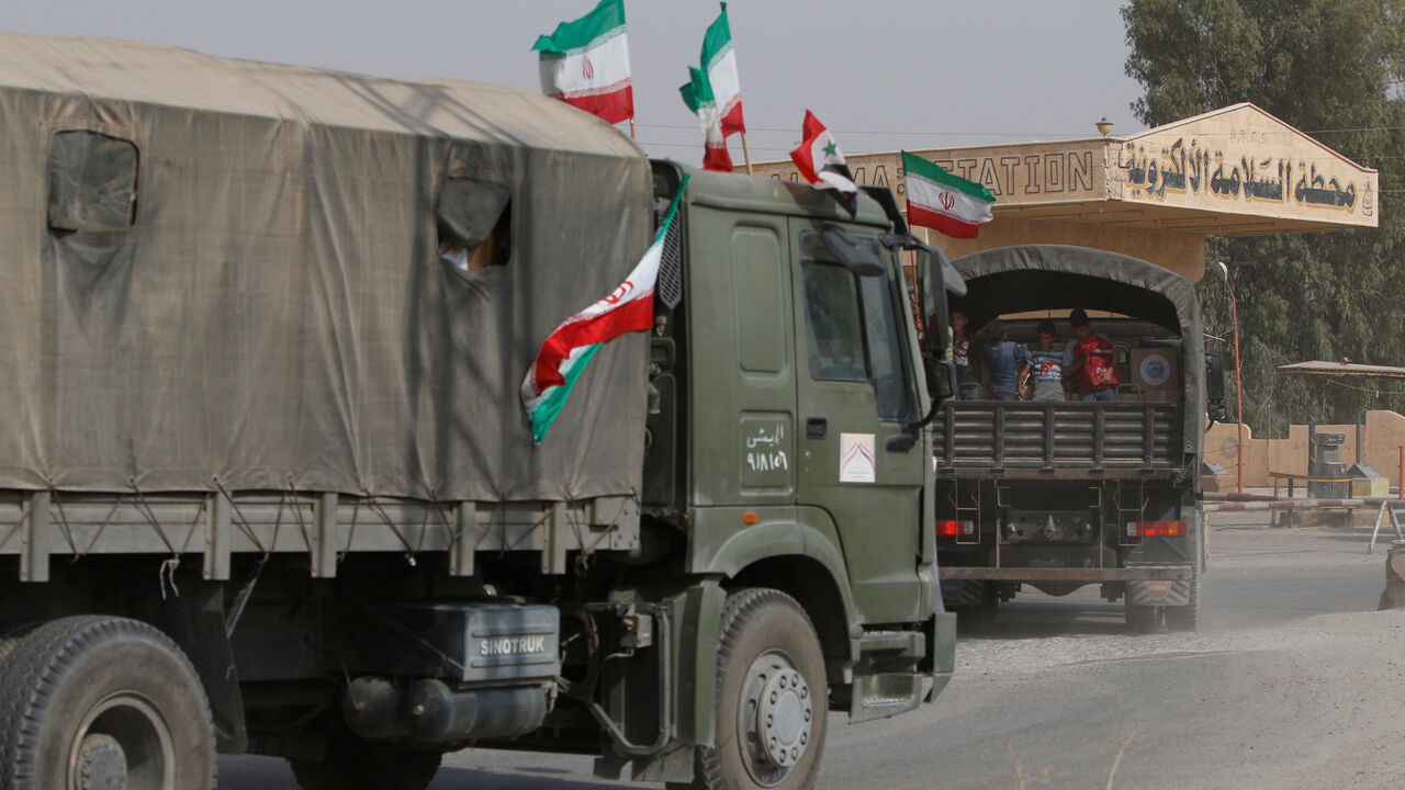 Iranian and Syrian flags flutter on a truck carrying humanitarian aid in Deir al-Zor, Syria September 20, 2017. Picture taken September 20, 2017. REUTERS/Omar Sanadiki - RC1C8E382200