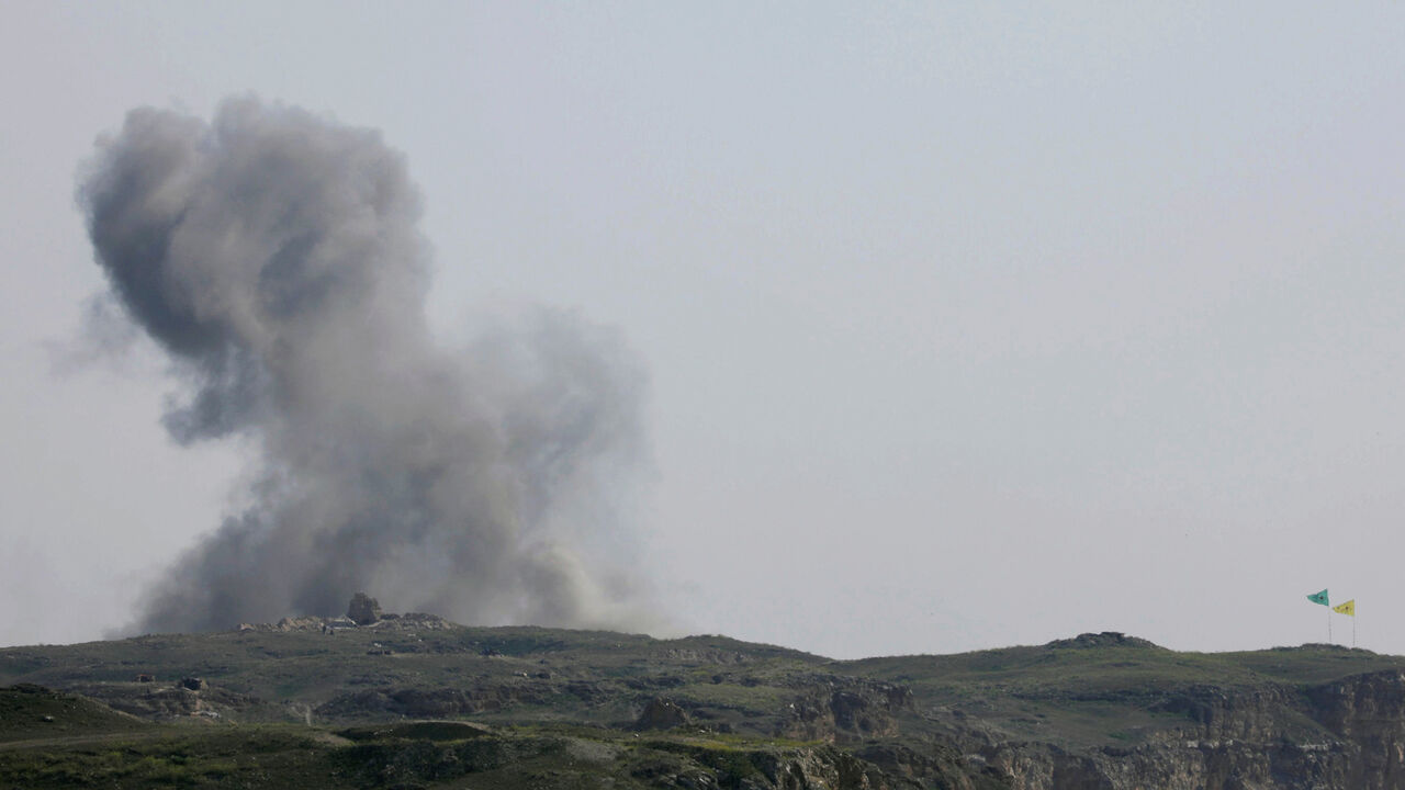 A plume of smoke is seen during fighting in the Islamic State's final enclave, in the village of Baghouz, Deir Al Zor province, Syria March 11, 2019. REUTERS/Rodi Said - RC144AAE1F50