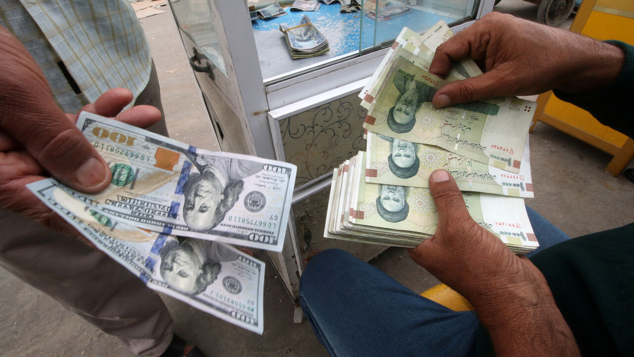 Iranian rials, U.S. dollars and Iraqi dinars are seen at a currency exchange shop in Basra, Iraq November 3, 2018. Picture taken November 3, 2018. REUTERS/Essam al-Sudani - RC18BD110300