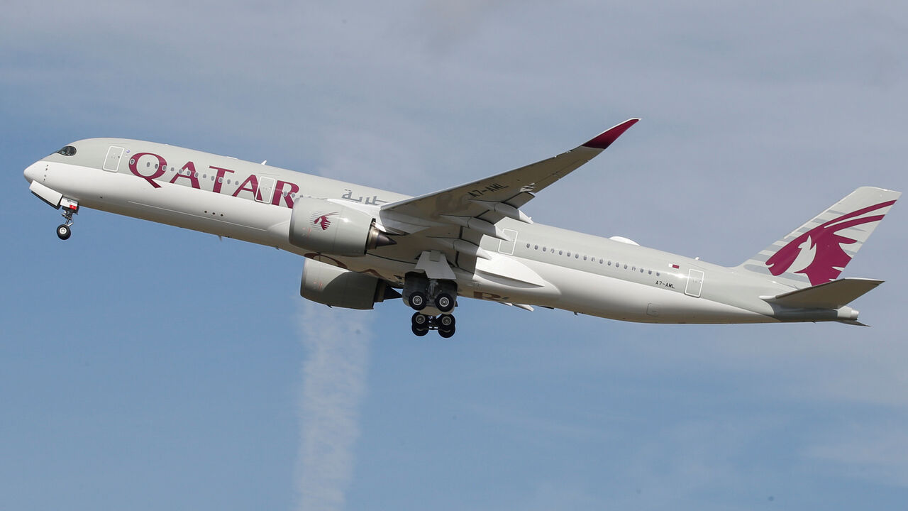 A Qatar Airways aircraft takes off at the aircraft builder's headquarters of Airbus in Colomiers near Toulouse, France, September 27, 2019. REUTERS/Regis Duvignau - RC177F8675F0