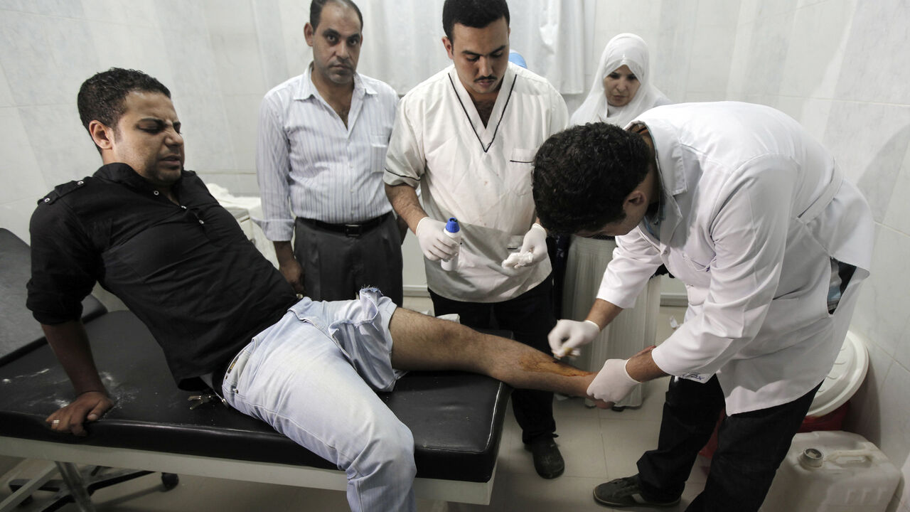 Egyptian doctor Karim Ahmed, 31, examines a patient at Al-Moniera public hospital in Cairo October 2, 2012.Egypt's doctors began a partial strike on Monday with varied demands, including making the health budget 15 percent of the state budget, and improving security conditions to protect doctors and patients from assaults, said representatives from the Doctors' Syndicate.  REUTERS/Amr Abdallah Dalsh  (EGYPT - Tags: CIVIL UNREST HEALTH) - GM1E8A21L5W01