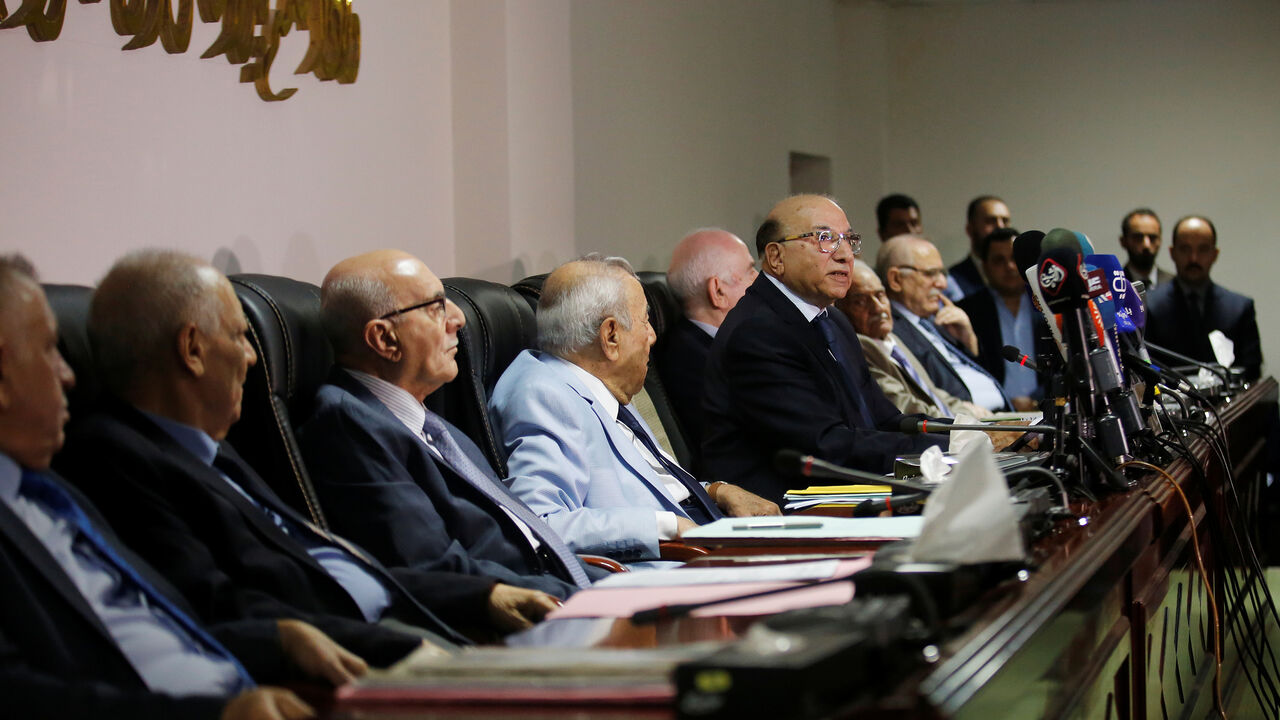 Judge Medhat al-Mahmoud, presiding over the supreme federal court, reads a verdict on appeals concerning amendment of an election law in Baghdad, Iraq June 21, 2018. REUTERS/Abdullah Dhiaa al-Deen - RC134238AFB0