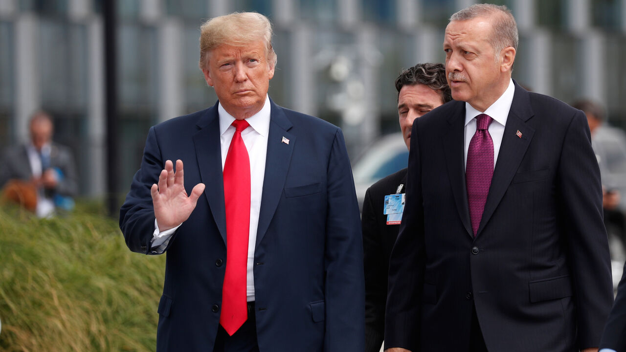 U.S. President Donald Trump and Turkish President Tayyip Erdogan attend the start of the NATO summit in Brussels, Belgium July 11, 2018.  REUTERS/Kevin Lamarque - RC117DD2EDF0