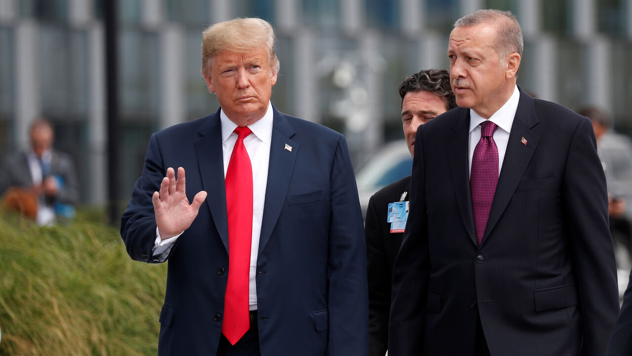 U.S. President Donald Trump and Turkish President Tayyip Erdogan attend the start of the NATO summit in Brussels, Belgium July 11, 2018.  REUTERS/Kevin Lamarque - RC117DD2EDF0
