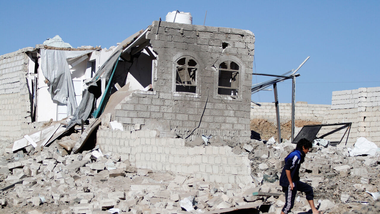 A boy is seen at the site of an airstrike launched by the Saudi-led coalition in Sanaa, Yemen, February 1, 2019. REUTERS/Mohamed al-Sayaghi - RC19CF75D3A0