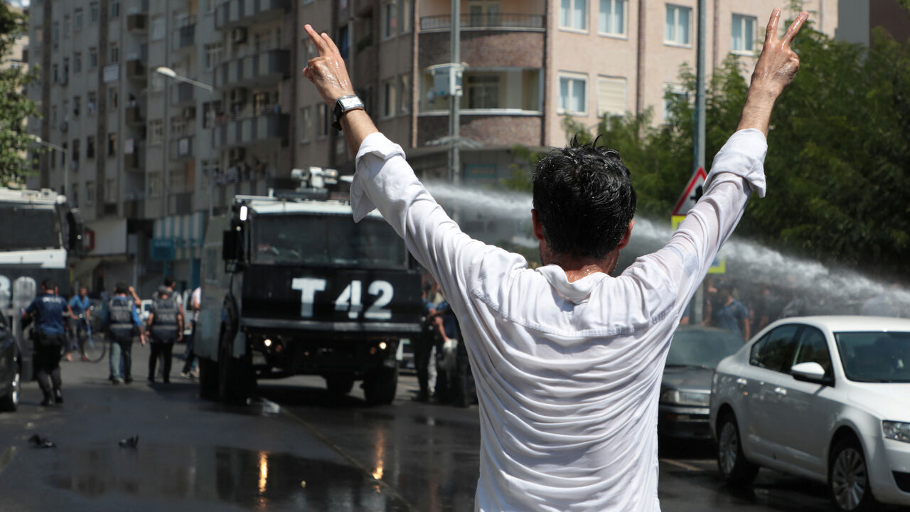 Turkish police use a water cannon to disperse demonstrators during a protest against the replacement of Kurdish mayors with state officials in three cities, in Diyarbakir, Turkey, August 19, 2019. REUTERS/Sertac Kayar - RC1908CDAB50