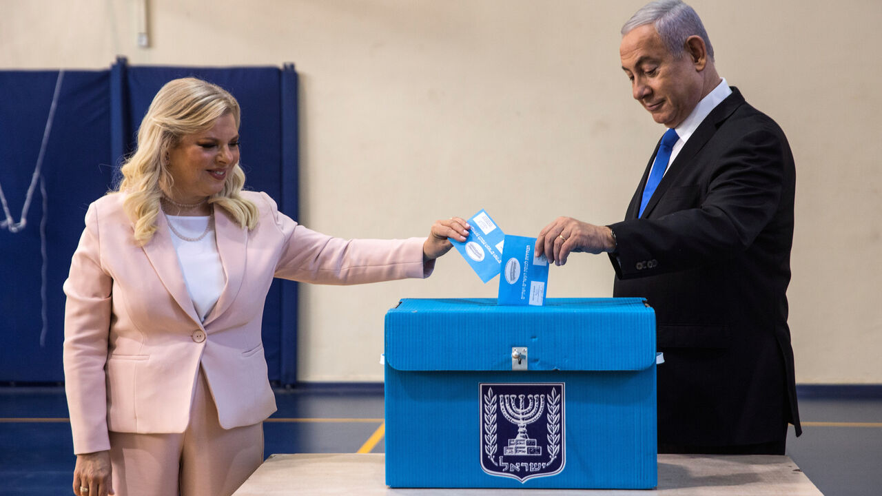 Israeli Prime Minister Benjamin Netanyahu and his wife Sara cast their vote during Israel's parliamentary election at a polling station in Jerusalem September 17, 2019. Heidi Levine/Pool via REUTERS - RC1633543E50
