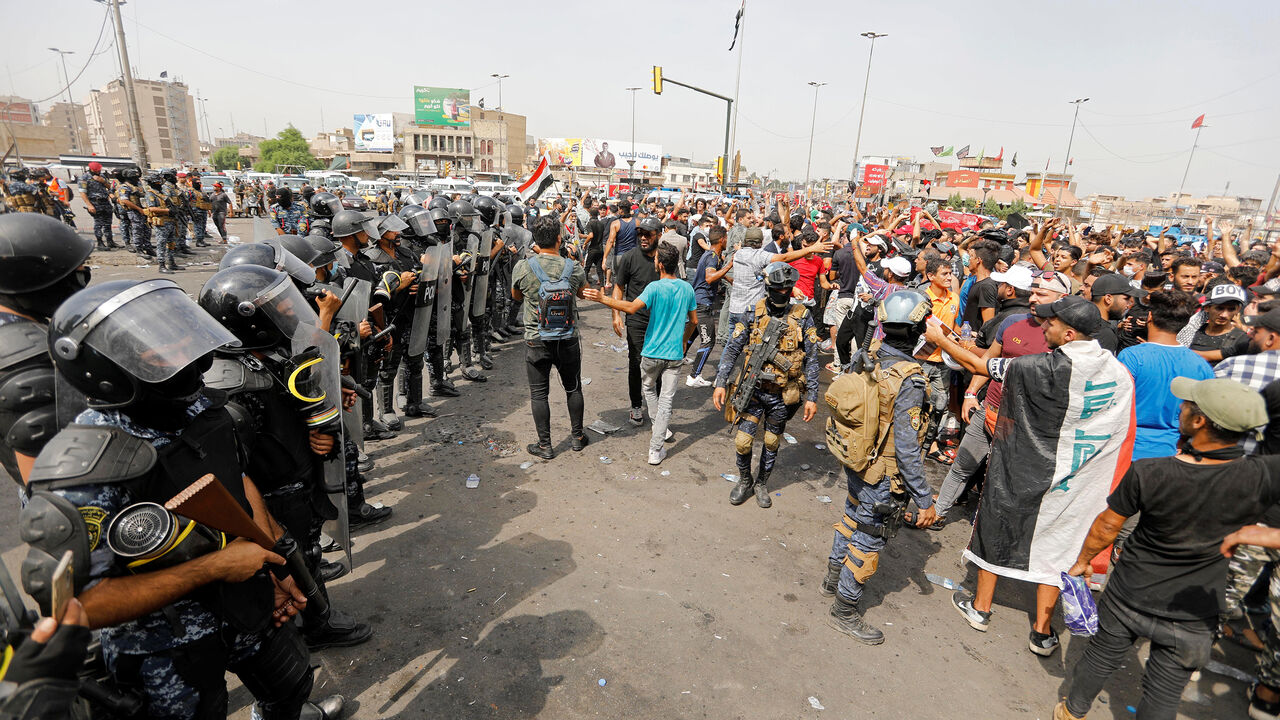 Iraqi security forces stand guard as demonstrators take part in a protest over unemployment, corruption and poor public services, in Baghdad, Iraq October 2, 2019. REUTERS/Khalid al-Mousily - RC1CC9BEC6E0