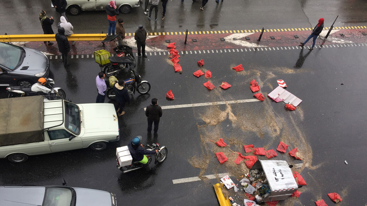 People protest against increased gas price, on a highway in Tehran, Iran November 16, 2019. Nazanin Tabatabaee/WANA (West Asia News Agency) via REUTERS ATTENTION EDITORS - THIS IMAGE HAS BEEN SUPPLIED BY A THIRD PARTY - RC2CCD9ZAGKI